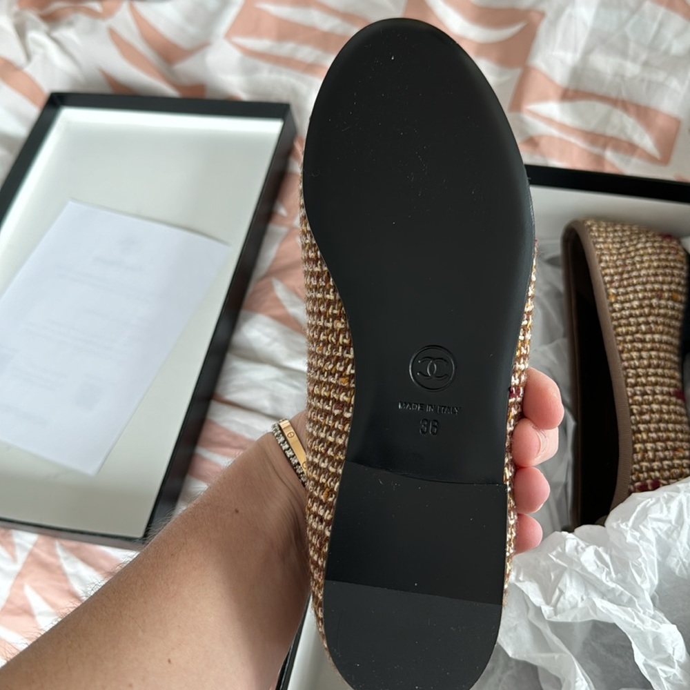 Chanel tweed ballet flats, size 36. Never worn. Dust bags and box included. - Picture 4 of 7